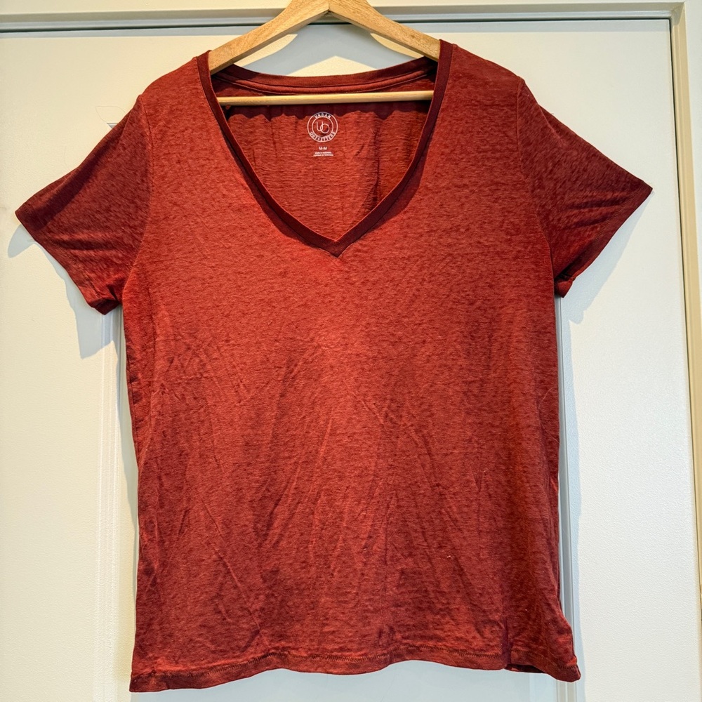 3/$15‼️Urban Outfitters Basic V-Neckline Soft T-Shirt, Size M, Brick Red - Picture 1 of 7